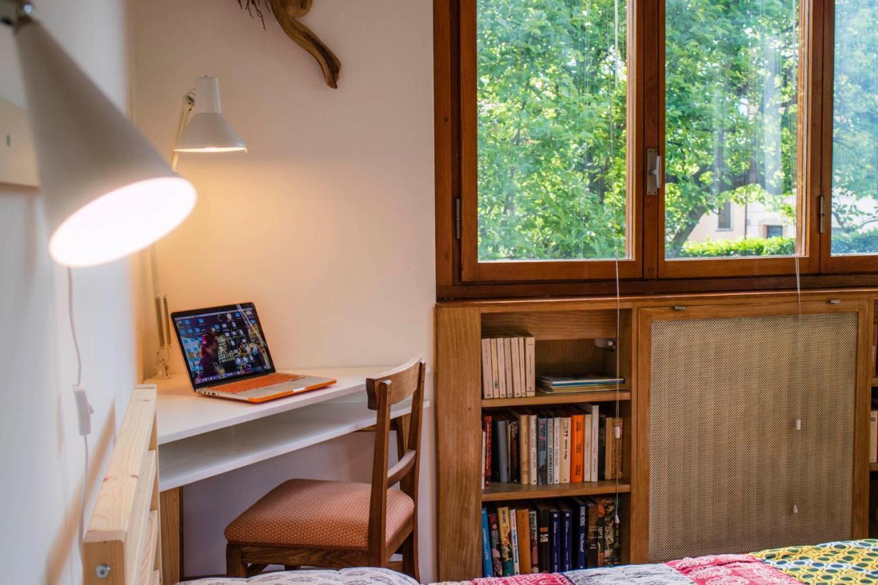 Casa Peroschi B&B เมนาจโจ ภายนอก รูปภาพ