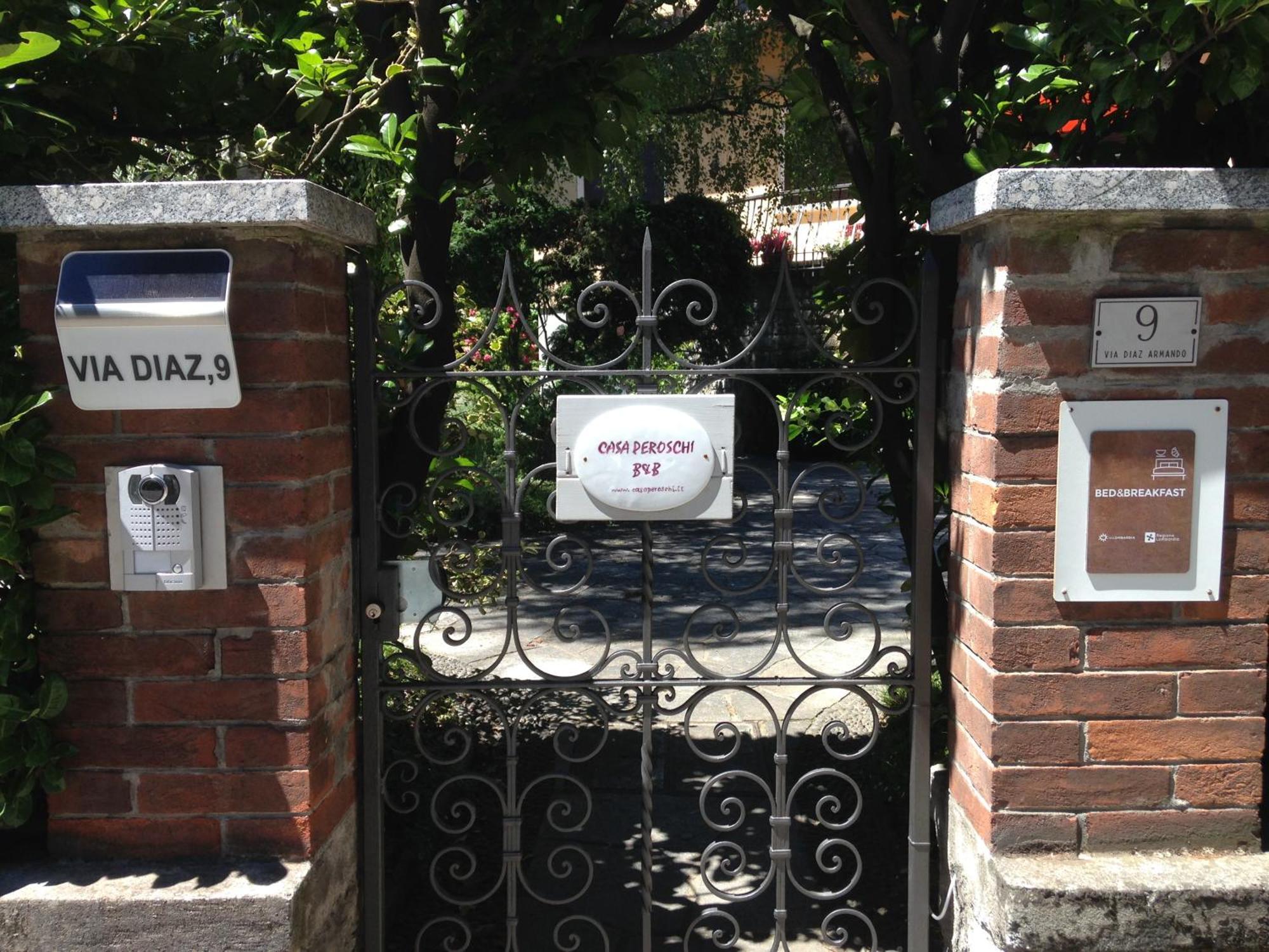 Casa Peroschi B&B เมนาจโจ ภายนอก รูปภาพ